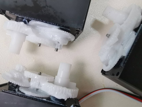 金屬齒輪潤滑脂與塑料齒輪潤滑脂之間有著什么區別？